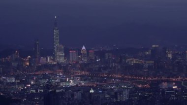 Tayvan 'ın Taipei şehrinin gece şehri