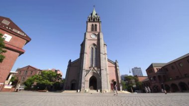 Güney Kore 'nin merkezindeki Myeongdong Katedrali' nin şehir manzarası.