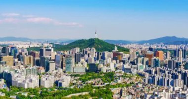 Seul şehir manzarası ve Namsan Seul Kulesi gün batımında Seul, Güney Kore.