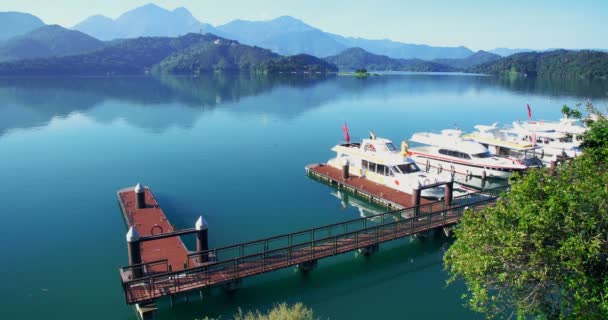 Аэросъемка Пирса Шуйше Озеро Сан Мун Тайвань — стоковое видео
