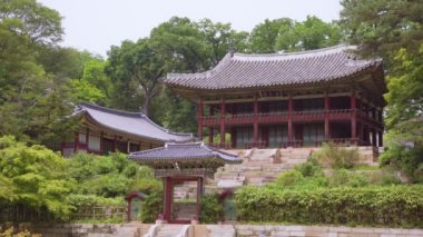 Changdeokgung Sarayından Juhamnu Pavyonu (Gizli Bahçe). Seul, Güney Kore