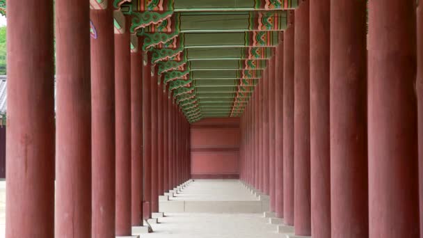 Vanishing Point View Red Porch Jongmyo Shrine Seoul Korea — Stock Video