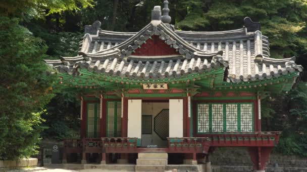 Buyongjeong Buyeongji 池塘在 Huwon 秘密花园 的昌德宫宫殿 — 图库视频影像