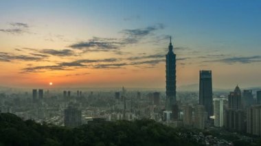 8 k timelapse Seoul şehir cityscape ve Namsan Seul Kulesi günden itibaren gece için. Seoul, Güney Kore