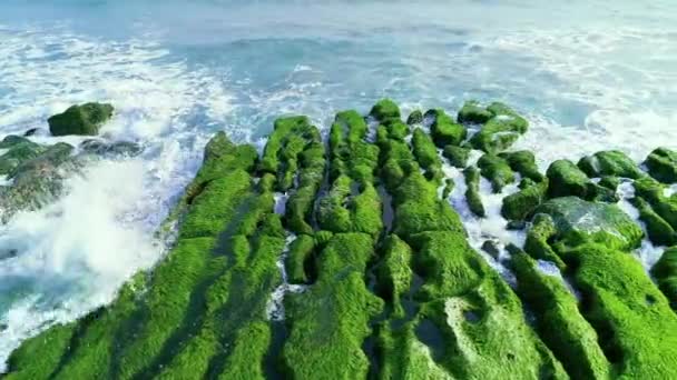 Taipe 台湾阳光明媚的一天 在老梅的绿礁空中拍摄 — 图库视频影像