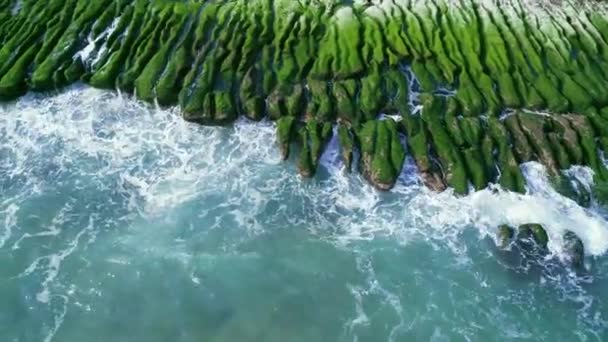 Aerial Shot Green Reef Lao Mei Sunny Day Taiwan New — Stock Video