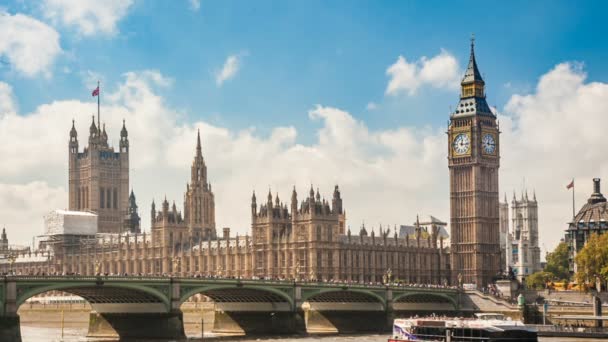英国的大本钟在伦敦历史和标志性地标的前景中 — 图库视频影像