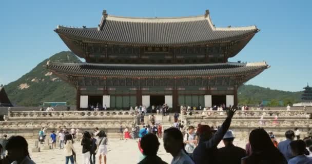 Pessoas Visitam Palácio Gyeongbokgung Palácio Dinastia Joseon Localizado Museu Nacional — Vídeo de Stock