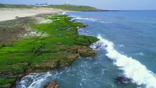 Letecký Snímek Zelené Reef Laoskou Mei Slunečného Dne Tchaj Wan — Stock video