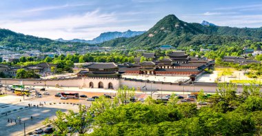 Injeongjeon, Changdeokgung 'un ana salonu. Changdeokgung, 1405 yılında Kral Taejong döneminde Joseon hanedanlığının ikincil sarayı olarak inşa edilmiş bir saraydır.