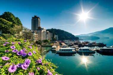 Güneş Ay Gölü 'nün şafak vakti Tayvan' ın Shuishe İskelesi 'ndeki hava görüntüsü.
