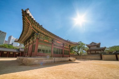 Junghwajeon, Deoksugung 'un ana salonu. Deoksugung, Seul 'un merkezinde bulunan ve kısa ömürlü Büyük Han İmparatorluğu' nun ana sarayı olarak hizmet veren bir saray..