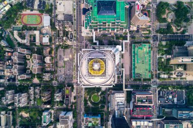 Taipei Havayolları Taipei 101 'in gündüz görüntüsü