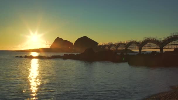 Beautiful Sunrise Dawn Taitung Sansiantai Arch Taiwan — стоковое видео