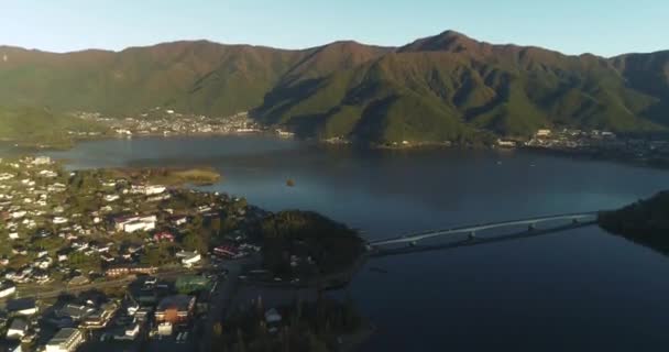 Brug Het Kawaguchiko Meer Berglandschap Van Japan — Stockvideo