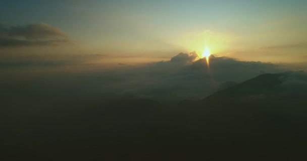 台湾の夜明けにHehuanshanの美しい日の出 — ストック動画