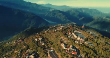 Tayvan 'daki Cingjing Dağı' nın havadan görünüşü