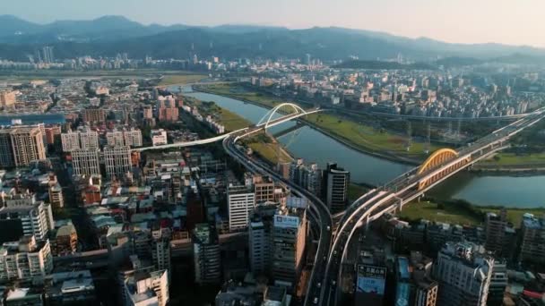 Tiro Aéreo Cidade Taipei Com Ponte Pelo Rio — Vídeo de Stock