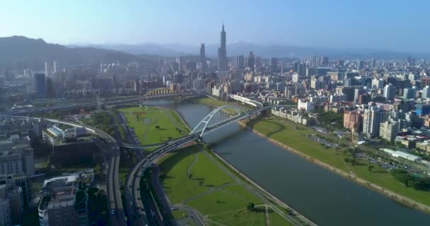 Aerial Skyline Taipei City Widok Góry Parku Nad Rzeką Mostem — Wideo stockowe