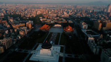 Chiang Kai Shek 'in (CKS) Taipei şehrindeki anıt salonunun resmi.