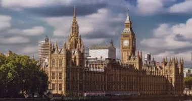 Big Ben ve Westminster Köprüsü Londra 'da.