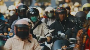 Taipei 'de sabah yoğun motosiklet trafiği