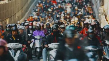 Taipei 'de sabah yoğun motosiklet trafiği
