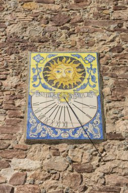 Güneş ile antik güneş saati