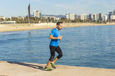 Denize yakın koşma.