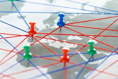 Avrupa ve Afrika'da pins tarafından bağlı
