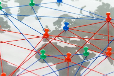 Avrupa ve Afrika'da pins tarafından bağlı
