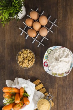 Bir havuç kek yapmak için malzemeler