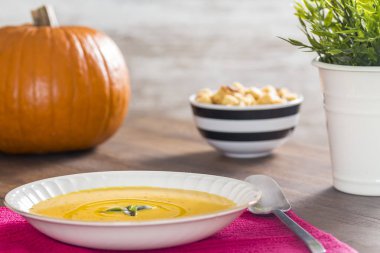 kremalı balkabağı çorbası