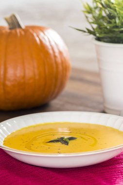 kremalı balkabağı çorbası