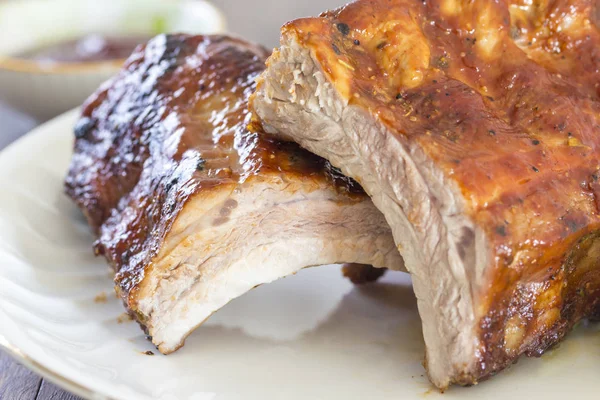 Costillas de cerdo con salsa barcecue — Foto de Stock