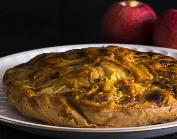 Süngerimsi elmalı turta 