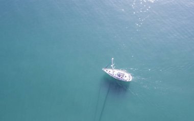 Yelkenli. Drone görünümü