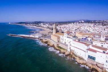 Sitges bucak churh Sat Bartolome ile ben Santa Tecla. Hava v