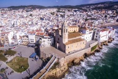 Sitges bucak churh Sat Bartolome ile ben Santa Tecla. Hava v