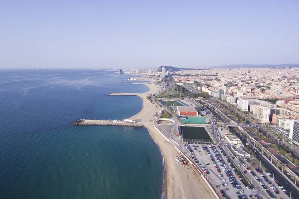 La ciudad de Barcelona y las playas. Vista aérea . —  Fotos de Stock