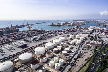 Zona Franca - Port, endüstriyel Barc bağlantı noktası üzerinden havadan görünümü