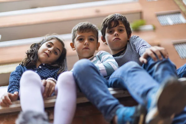 Drie slechte jongens in de buurt. — Stockfoto