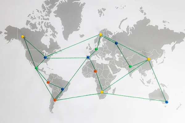 Mapa del mundo conectado por pines. Concepto logístico . —  Fotos de Stock