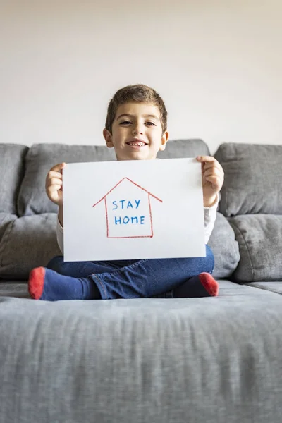 Pequeño Niño Con Dibujo Casa Decir — Foto de Stock