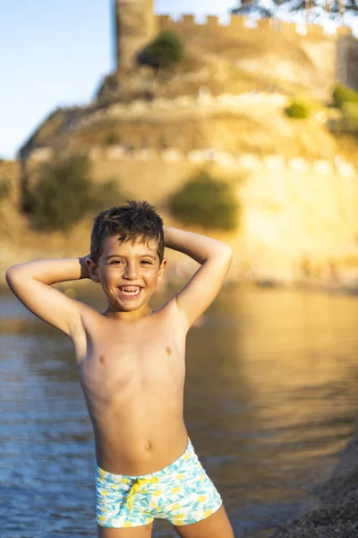 Petit Garçon Avec Maillot Bain Sur Plage — Photo