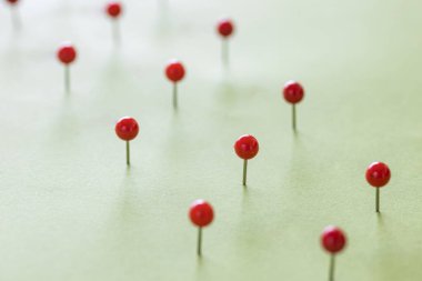 Bir grup raptiye. Sosyal uzaklık kavramı.