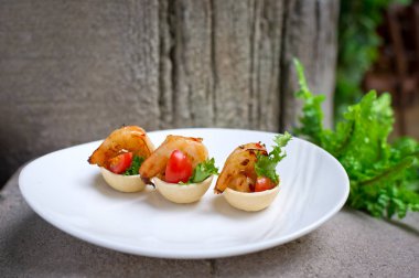 birçok küçük ısırık boyutu sandviç meze tabağı