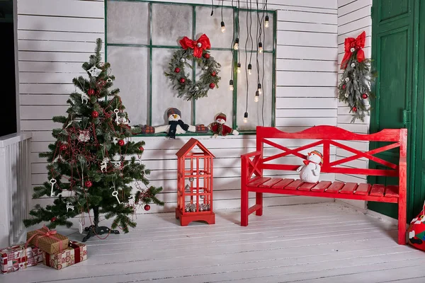 Kerst scène met een boom en geschenken — Stockfoto