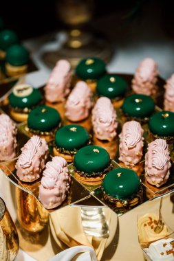 tatlılar meyve, mus, bisküvi