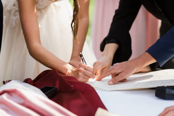 Couple Signs Documents Marriage Close — Stock Photo, Image